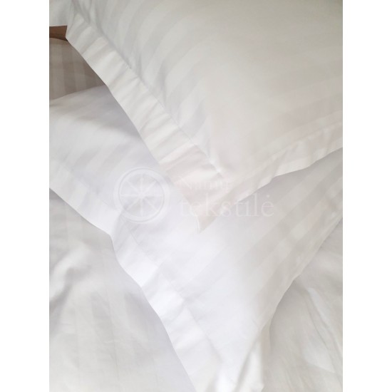 Satino užvalkalas pagalvei (baltas juostuotas, 2 cm)